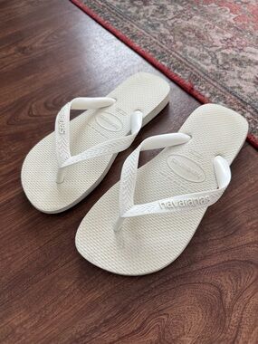 Havaianas White Textured Rubber Flip Flops